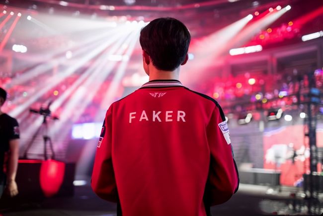 【战报】2025LPL春季赛WE 0-2 EDG，EDG成功锁定联赛前二